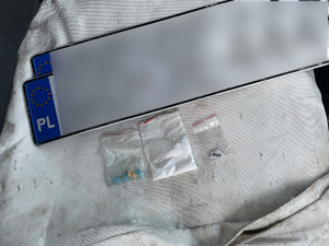 Zabezpieczone narkotyki i kradzione tablice rejestracyjne