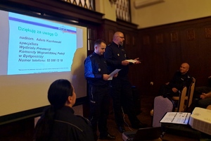 Policjanci z KWP Bydgoszcz podczas prowadzonego wykładu